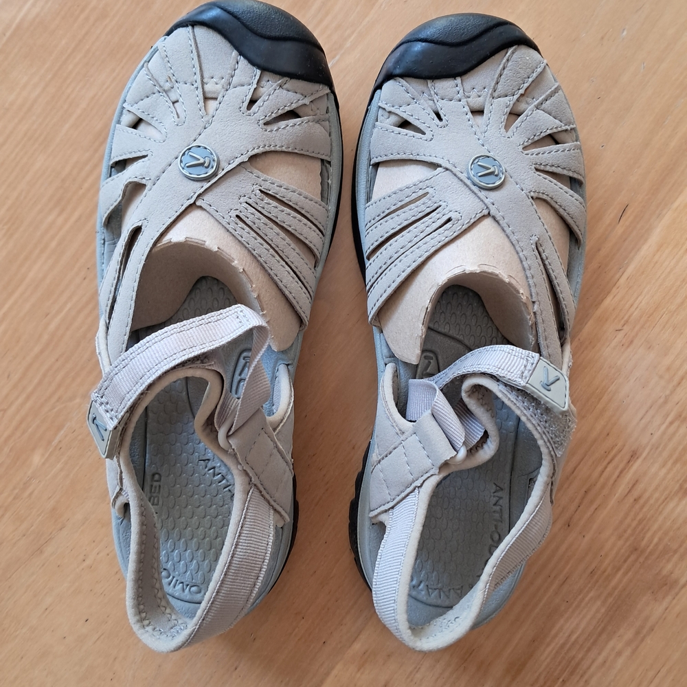 Keen Womens Tan Beige Closed-Toe Watersandals US 7.5 EU 38